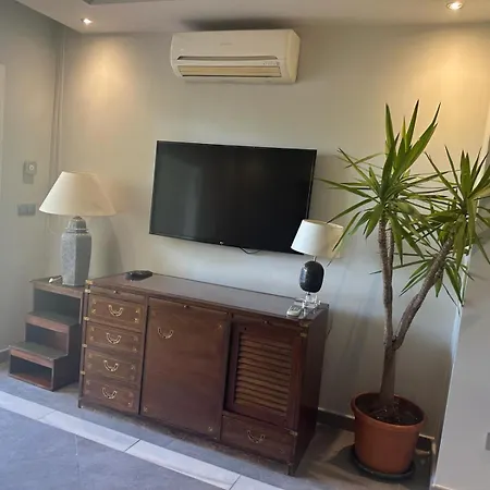 Ground Floor In Prime Location 아파트 *