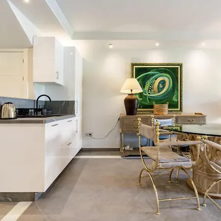 Ground Floor In Prime Location 마르베야